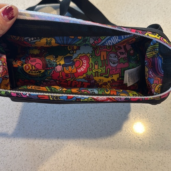 Zipit Case/Hip Pouch/Make up bag with adjustable strap like new - Picture 4 of 8